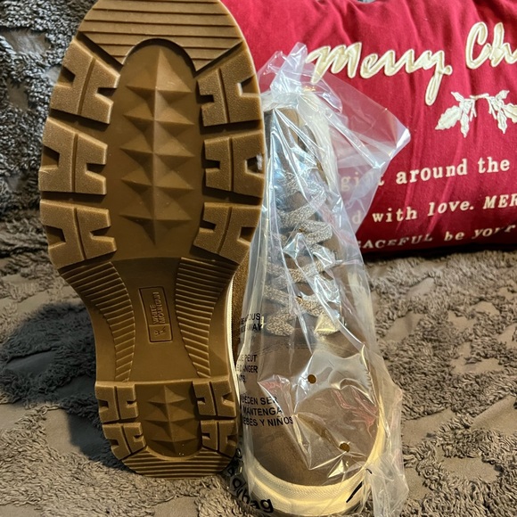 NWT white mountain size is 11 - Picture 3 of 4